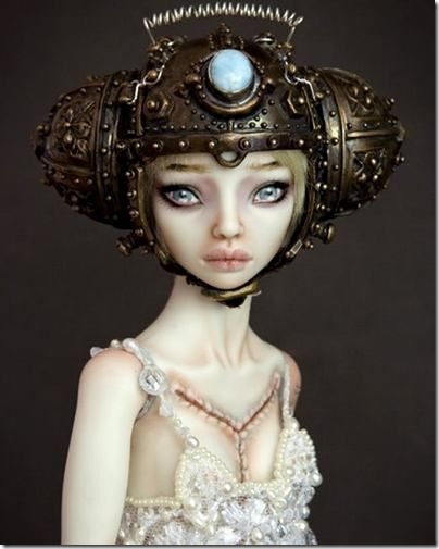 Bride_of_Frankenstein_Porcelain_Doll