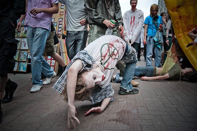 Moscow_Zombie_Parade_twisted