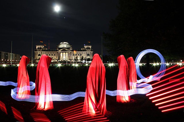 reichstag-deutschland-festival-of-lights-time-guards-manfred-kielnhofer-Small