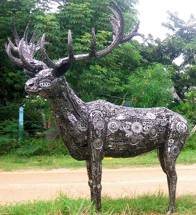 Tom-Samui-sculpture_recycled_metal_buck_deer_640