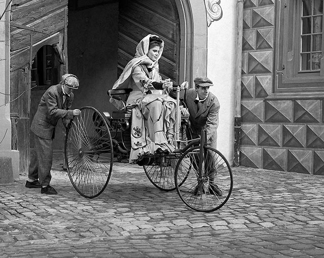 bertha_Benz_Motorwagen-small