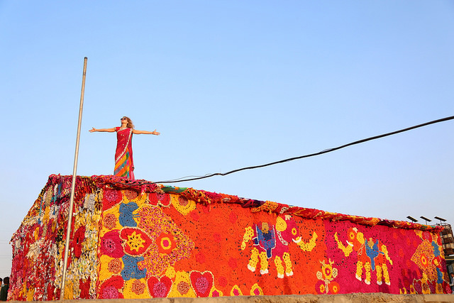 Olek-Rain-Basera-Crocheted-Yarn-Installation-in-New-Delhi-01