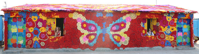 Olek-Rain-Basera-Crocheted-Yarn-Installation-in-New-Delhi-04