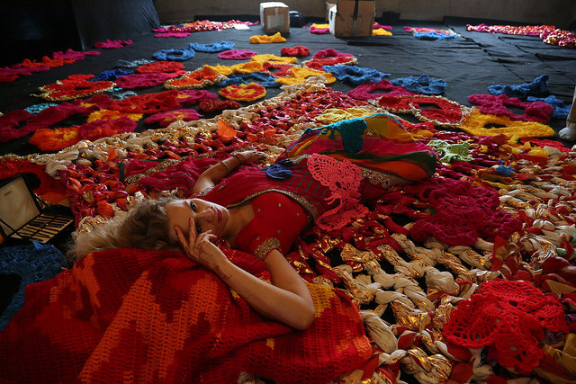 Olek-Rain-Basera-Crocheted-Yarn-Installation-in-New-Delhi-06