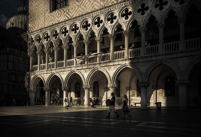 Photographs-of-Venice-by-Ron-Gessel